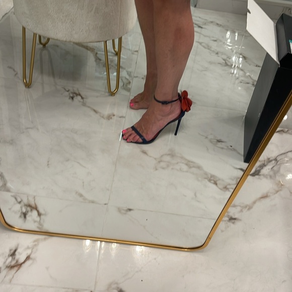 Tory Burch sandals - Picture 2 of 6